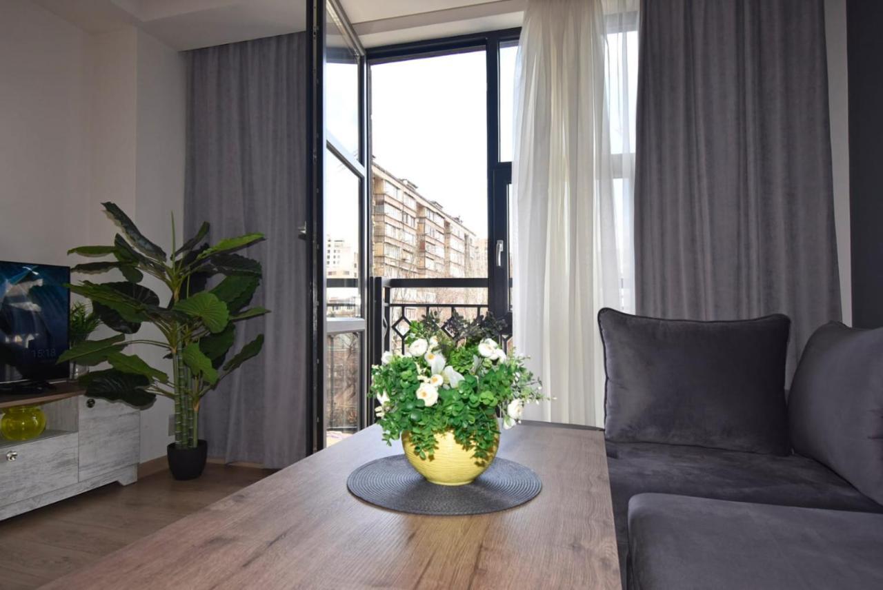 Home4You City Center Apartments Erivan Exterior foto
